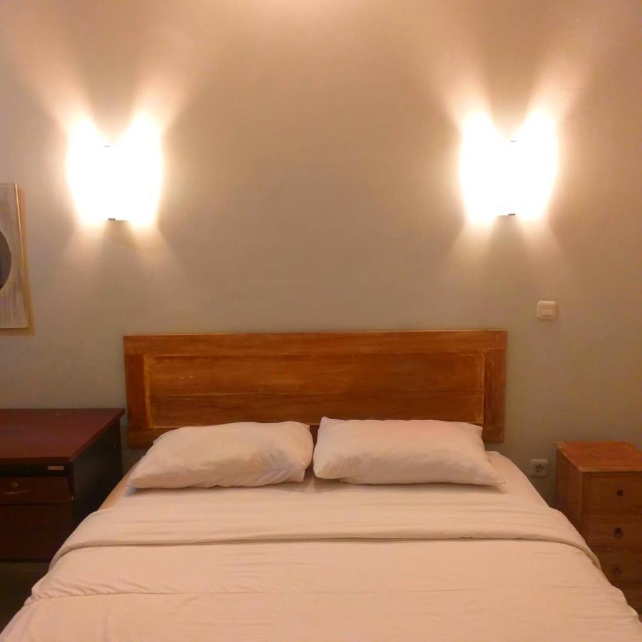 Urbanview Hotel Wayan Mansion デンパサール エクステリア 写真