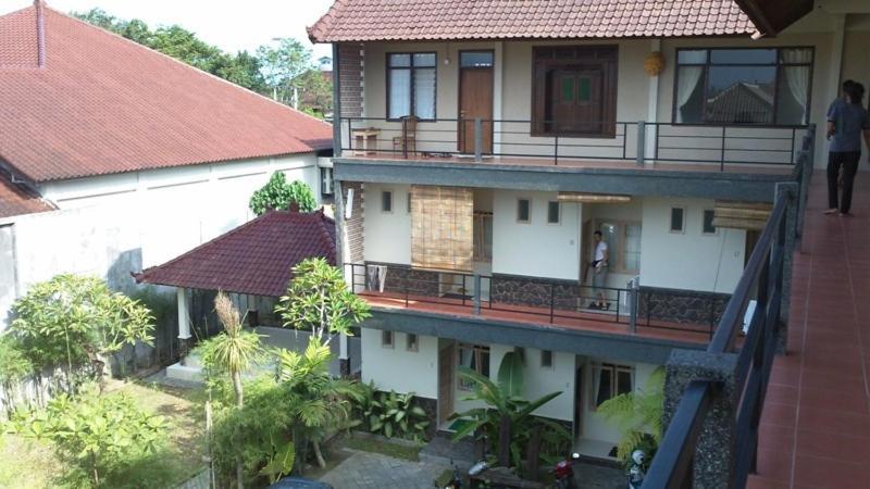Urbanview Hotel Wayan Mansion デンパサール エクステリア 写真