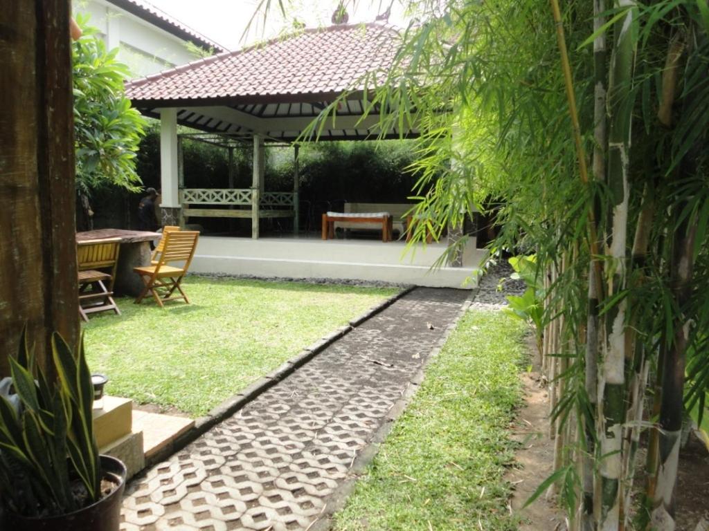 Urbanview Hotel Wayan Mansion デンパサール エクステリア 写真